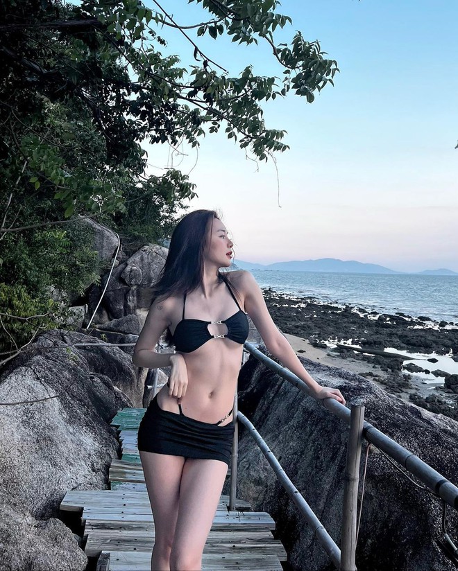 Cặp chị em ruột sở hữu body nhìn là mê: Thiều Bảo Trâm diện bikini gây sốt cõi mạng, nhìn sang Thiều Bảo Trang còn cháy hơn - Ảnh 15.