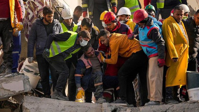 Thảm họa động đất: Những khoảnh khắc kỳ diệu ở Thổ Nhĩ Kỳ và Syria - Ảnh 1.