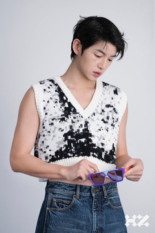 Bố bỉm sữa Song Joong Ki lột xác khi diện crop top, nhưng mọi sự chú ý lại đổ dồn vào dấu vết lão hoá - Ảnh 2.