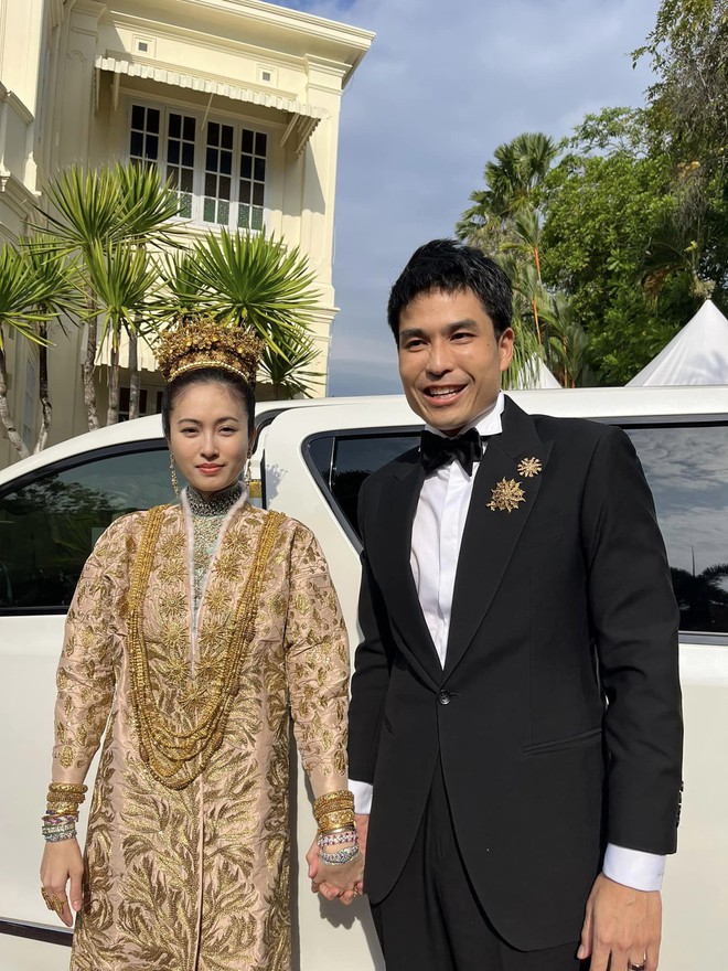 Nong Poy: Hành trình chuyển giới không dễ dàng của nàng Hoa hậu đến cái kết hiếm có bên người thừa kế soái như tài tử ở Phuket - Ảnh 13.