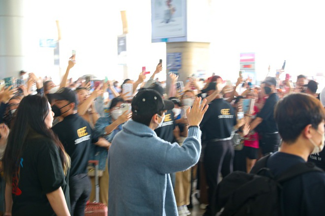 Hai th&agrave;nh vi&ecirc;n Super Junior đ&atilde; đến Việt Nam, h&igrave;nh thức cỗ m&aacute;y nhảy g&acirc;y bất ngờ - Ảnh 4.