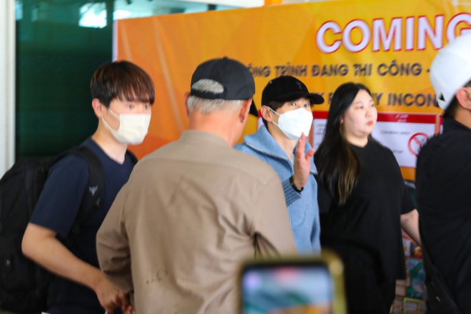 Hai th&agrave;nh vi&ecirc;n Super Junior đ&atilde; đến Việt Nam, h&igrave;nh thức cỗ m&aacute;y nhảy g&acirc;y bất ngờ - Ảnh 3.