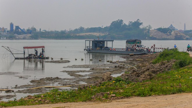 Đôi tay chai sần của những người cầm bánh lái, chở hạnh phúc qua sông ở ngoại thành Hà Nội - Ảnh 6.