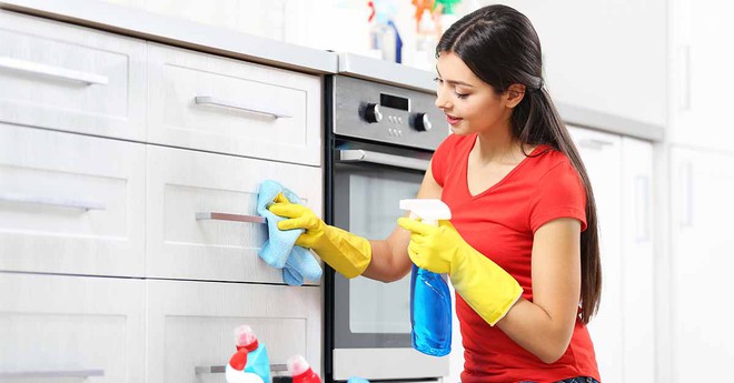 Những sai lầm khi vệ sinh tủ bếp khiến ch&uacute;ng nhanh ch&oacute;ng xuống cấp - Ảnh 4.