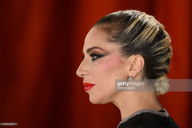 Mỹ nhân Oscar qua ống kính hung thần: Phạm Băng Băng - Lady Gaga lồ lộ khuyết điểm, thót tim vì Miêu nữ suýt hớ hênh - Ảnh 12.