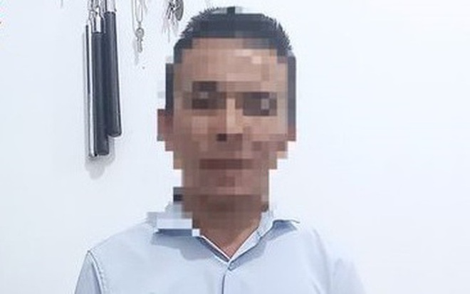M&acirc;u thuẫn t&igrave;nh cảm, người đ&agrave;n &ocirc;ng rải ảnh khỏa th&acirc;n của bạn g&aacute;i đi khắp nơi - Ảnh 1.