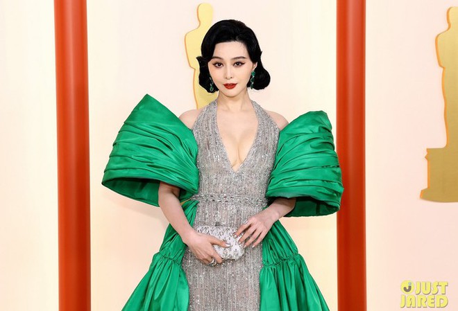 Thảm đỏ Oscar 2023: Phạm Băng Băng lộng lẫy như b&agrave; ho&agrave;ng, 2 ng&ocirc;i sao gốc &Aacute; hội ngộ - Ảnh 2.