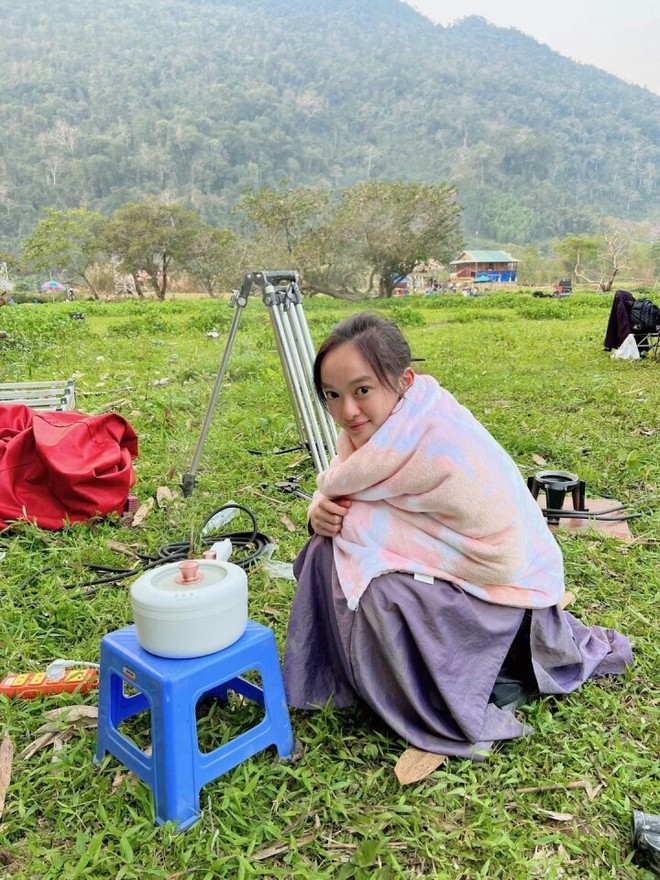 Sao Việt 13/3: Ho&agrave;i Linh lộ diện tươi tắn, L&yacute; Hải bế con g&aacute;i lớn phổng phao - Ảnh 8.