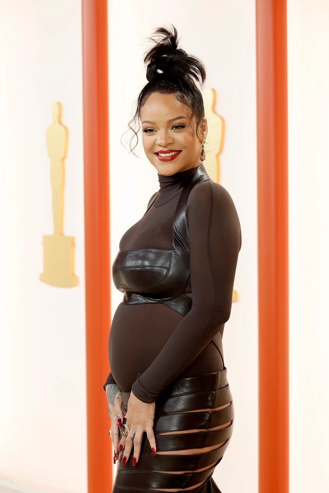 Siêu thảm đỏ Oscar 2023: Rihanna bụng bầu lớn "chặt chém" Phạm Băng Băng - Cara Delevingne lộng lẫy, Dương Tử Quỳnh và tài tử gốc Á dẫn đầu dàn sao - Ảnh 3.