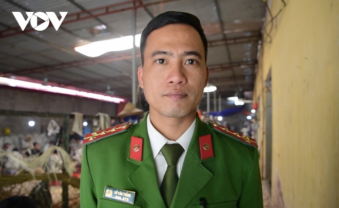 Phạm nhân nước ngoài tỉ mẩn với nghề thủ công mỹ nghệ của Việt Nam - Ảnh 12.