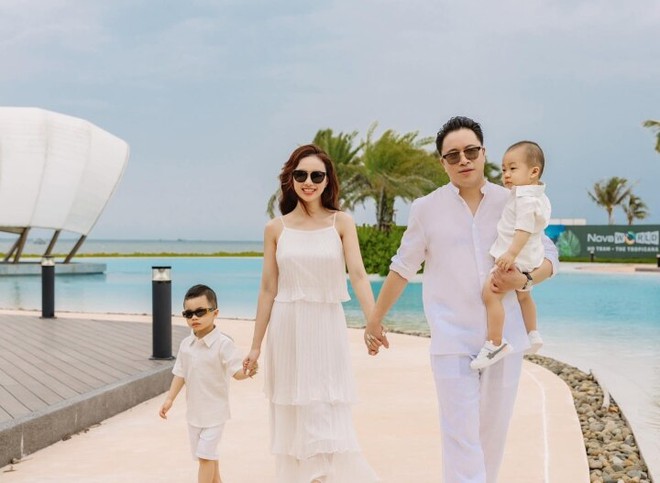 Sao Việt 13/3: Ho&agrave;i Linh lộ diện tươi tắn, L&yacute; Hải bế con g&aacute;i lớn phổng phao - Ảnh 3.