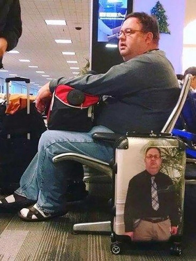 Không thể nhịn được cười trước loạt ảnh hài hước chỉ có thể chụp ở sân bay - Ảnh 10.