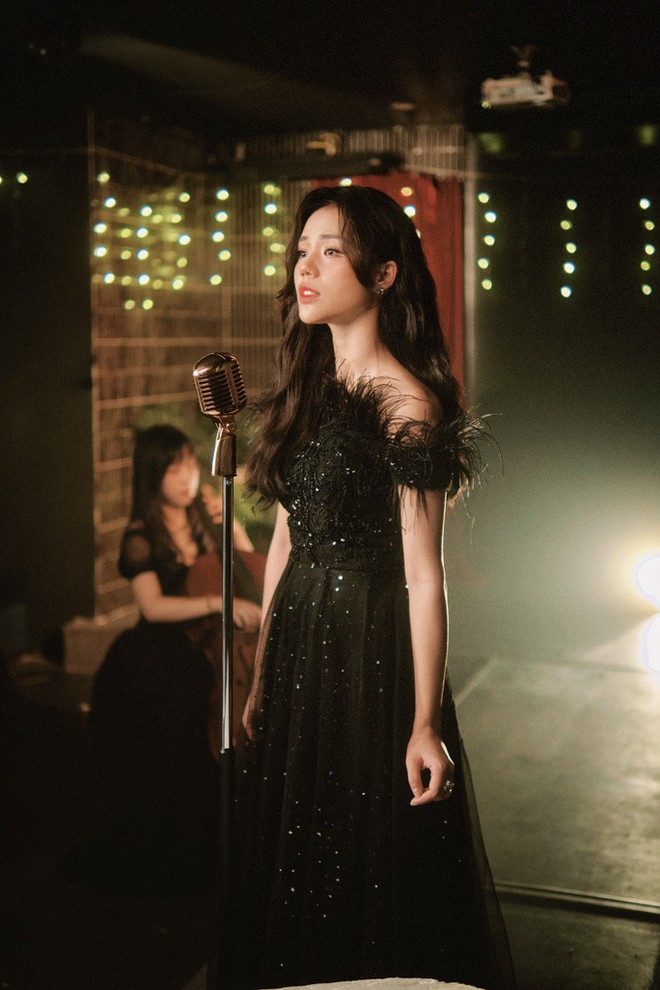 Hương Ly l&agrave; nữ ca sĩ c&oacute; lượt view YouTube cao nhất Việt Nam - Ảnh 1.