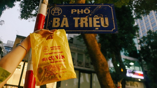 Hoang mang trước con phố c&oacute; nhiều &ldquo;b&agrave; V&acirc;n&rdquo; nhất H&agrave; Nội - Ảnh 4.