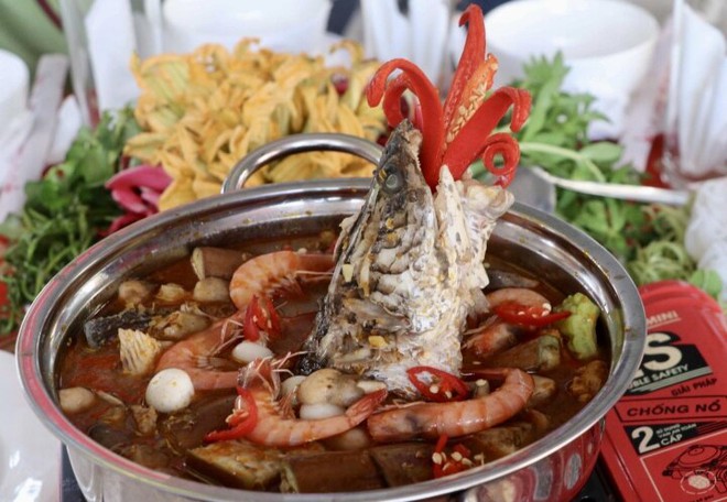 Đặc sản lẩu mắm U Minh - m&oacute;n ăn hấp dẫn kh&ocirc;ng thể bỏ qua khi đến C&agrave; Mau - Ảnh 1.