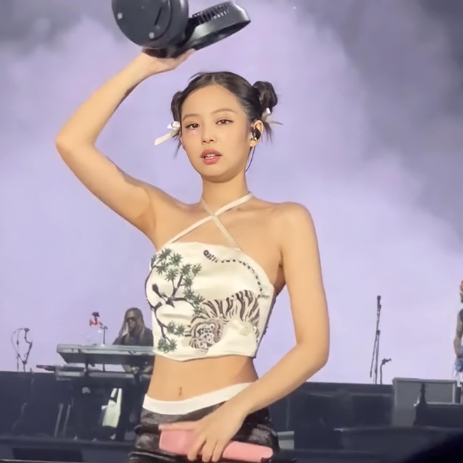 Jennie (BLACKPINK) lại gây xôn xao mạng xã hội - Ảnh 4.