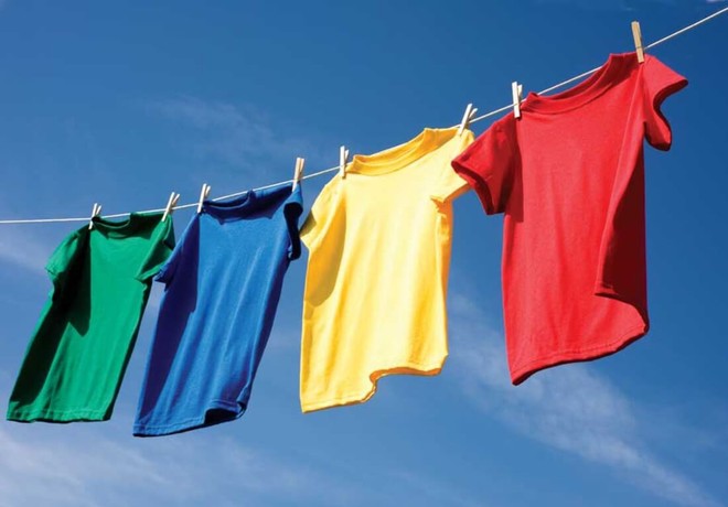 6 mẹo hay giúp quần áo vẫn nhanh khô và thơm tho như thường dù trời không có nắng - Ảnh 5.