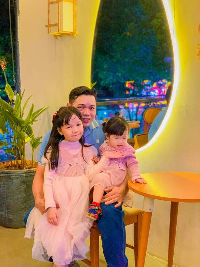 Chẳng cần mua đồ chơi đắt tiền mới l&agrave; gi&aacute;o dục sớm, mẹ chỉ cần c&oacute; t&acirc;m con sẽ th&ocirc;ng minh, hạnh ph&uacute;c - Ảnh 1.