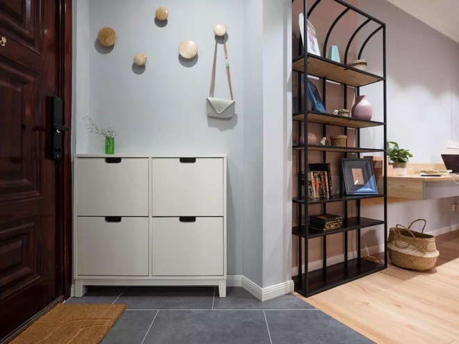 Căn hộ 56m&sup2; với sự kết hợp v&ocirc; c&ugrave;ng đặc biệt của 3 gam m&agrave;u xanh, ghi, hồng - Ảnh 3.