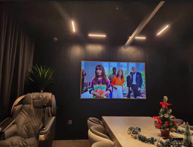 Vợ chồng 9x chi 10 tỷ đồng cải tạo kh&aacute;ch sạn cũ 700m2 th&agrave;nh ng&ocirc;i nh&agrave; cực phong c&aacute;ch: Vừa l&agrave; tổ ấm, vừa kinh doanh gi&uacute;p tận dụng hiệu quả tối đa - Ảnh 9.