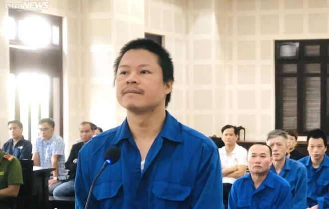 Cựu c&ocirc;ng an cầm đầu đường d&acirc;y tr&aacute;o sổ đỏ, chiếm đoạt hơn 6 tỷ đồng - Ảnh 1.