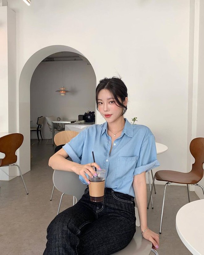 Kiểu &aacute;o sơ mi t&ocirc;n da cứ mặc l&ecirc;n l&agrave; trẻ th&ecirc;m v&agrave;i tuổi - Ảnh 5.