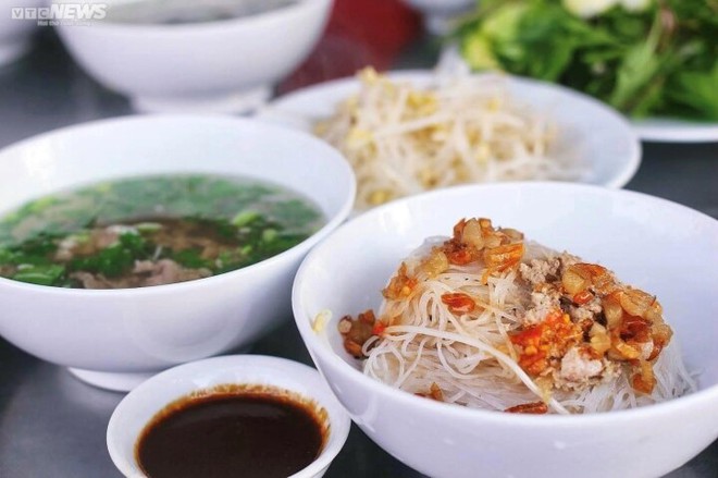 Phở 2 t&ocirc; - đặc sản nức tiếng của phố n&uacute;i Gia Lai - Ảnh 2.