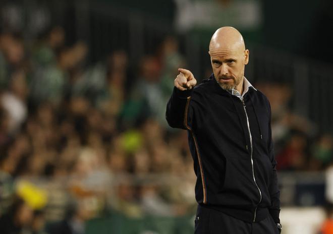MU gặp Sevilla ở Europa League, HLV Ten Hag thừa nhận sự thật phũ ph&agrave;ng - Ảnh 1.