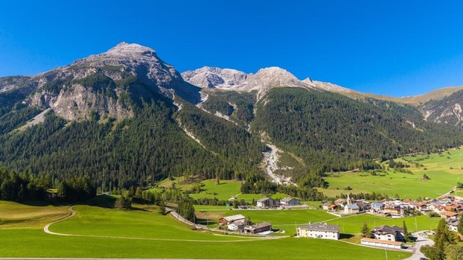 Một ngôi làng ở Thụy Sĩ cấm du khách chụp ảnh vì quá đẹp - Ảnh 4.