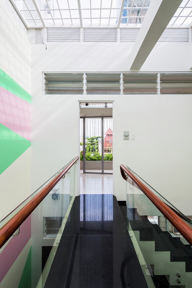 Ng&ocirc;i nh&agrave; d&ugrave;ng th&eacute;p quấn k&iacute;n mặt tiền khiến người đi đường m&ecirc; mẩn - Ảnh 5.