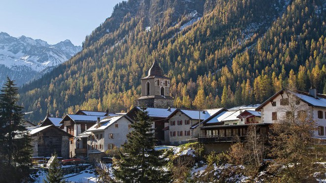 Một ngôi làng ở Thụy Sĩ cấm du khách chụp ảnh vì quá đẹp - Ảnh 1.