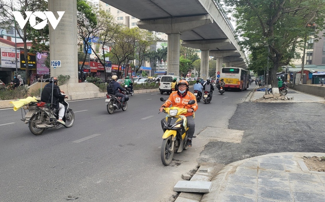 Tài xế công nghệ nghênh ngang vi phạm luật giao thông - Ảnh 9.