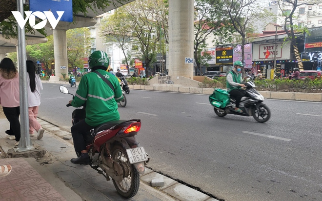 Tài xế công nghệ nghênh ngang vi phạm luật giao thông - Ảnh 8.