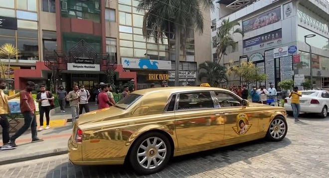Cũng là taxi nhưng không phải Vios: Triệu phú mang hẳn Rolls-Royce Phantom mạ vàng đi chạy dịch vụ khiến dân tình trầm trồ - Ảnh 7.