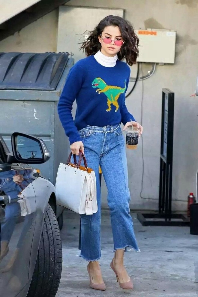 Looking at Selena Gomez's wardrobe, you will know what type of jeans to buy to "cheat" skillful height - Photo 1.