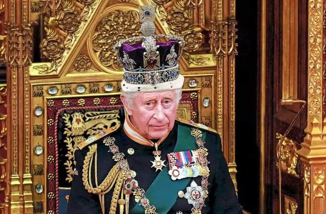 Vì sao hàng loạt ca sĩ nổi tiếng từ chối biểu diễn cho lễ đăng quang của Vua Charles III? - Ảnh 1.