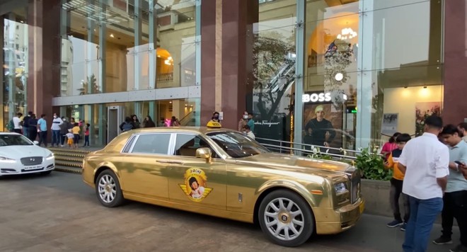 Cũng là taxi nhưng không phải Vios: Triệu phú mang hẳn Rolls-Royce Phantom mạ vàng đi chạy dịch vụ khiến dân tình trầm trồ - Ảnh 5.