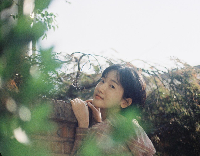 Kh&ocirc;ng thể ngờ sao nữ The Glory n&agrave;y đ&atilde; gần 40 tuổi, đ&oacute;ng bạn Song Hye Kyo m&agrave; nh&igrave;n cứ như học sinh - Ảnh 4.