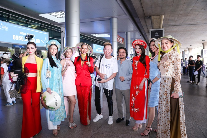 Chủ tịch Nawat và 8 mỹ nhân Miss Grand Thái chốt đơn đỉnh nhất đã đổ bộ Tân Sơn Nhất, diện áo dài để ghi điểm fan Việt - Ảnh 13.