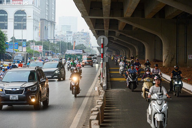 Dân phá trụ bê tông, mở lối đi vào làn mở rộng trên tuyến đường dày đặc lô cốt - Ảnh 15.