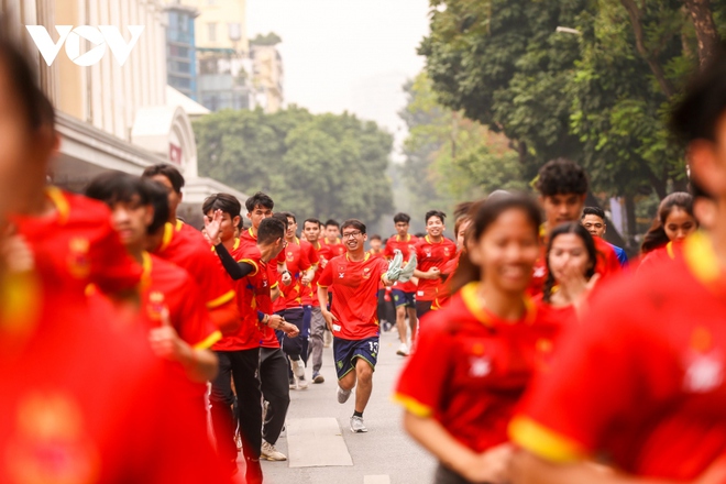 Rước đuốc SEA Games 32 tại Hà Nội, khởi đầu hành trình Đông Nam Á - Ảnh 8.