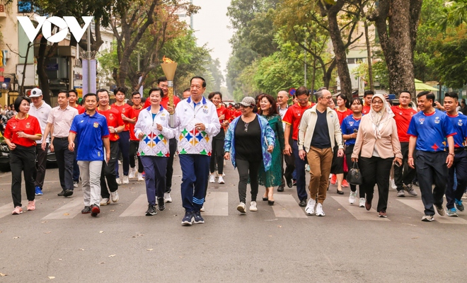 Rước đuốc SEA Games 32 tại Hà Nội, khởi đầu hành trình Đông Nam Á - Ảnh 4.