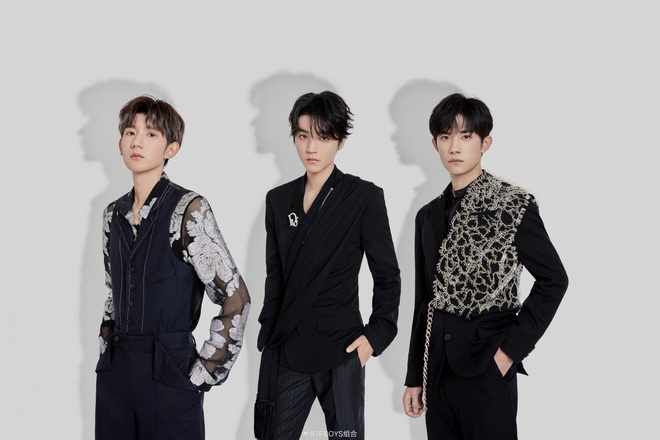 Vương Tuấn Khải cố tình tránh né Vương Nguyên ở sự kiện, nghi vấn nhóm TFBoys chuẩn bị tan rã - Ảnh 9.