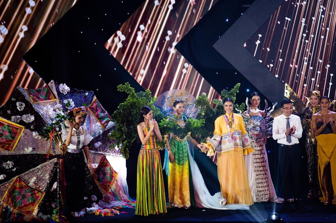 Á hậu Thủy Tiên lên tiếng khi lại bị chê mặc đồ như bao bố trong chương trình Hoa hậu - Ảnh 2.
