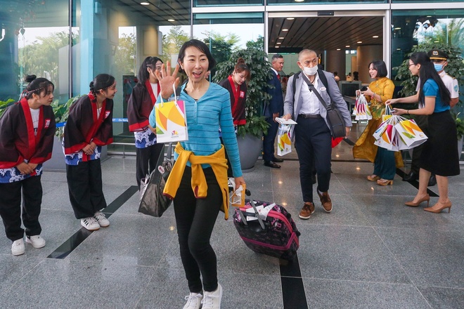 Nối lại đường bay trực tiếp đầu tiên đưa du khách từ Nhật Bản đến Đà Nẵng - Ảnh 6.