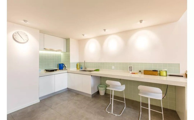 Căn hộ 52m&sup2; ấn tượng với c&aacute;ch bố tr&iacute; nội thất giật cấp - Ảnh 4.