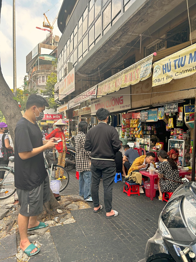 Tiệm hủ tiếu mì cá 80 năm ở Quận 1 đến ăn phải chấp nhận nguyên tắc thay chỗ và “thủ tục” tung tô đặc biệt của bà chủ - Ảnh 8.