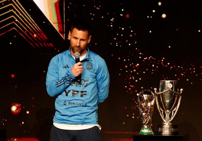 Lionel Messi được LĐBĐ Nam Mỹ dựng tượng - Ảnh 5.