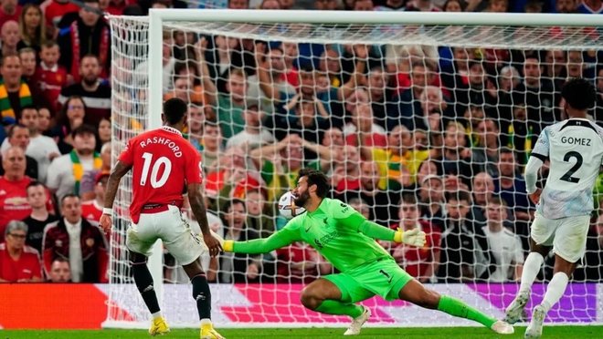 MU trước cơ hội chấm dứt 7 năm kh&ocirc;ng thắng Liverpool ở Anfield - Ảnh 1.