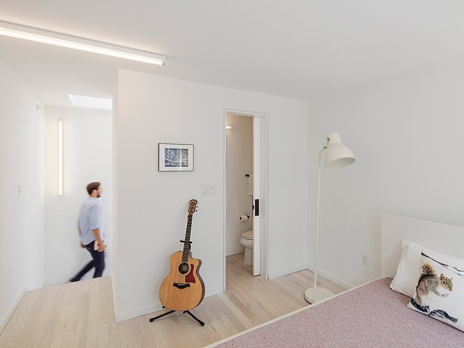 Ng&ocirc;i nh&agrave; chỉ c&oacute; diện t&iacute;ch 32m2 nhưng sở hữu thiết kế ấn tượng - Ảnh 5.